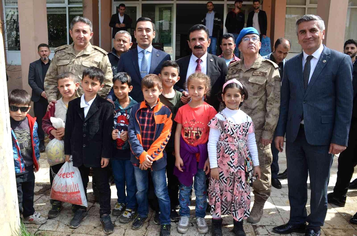 Beytüşşebap\'ta kaymakam vatandaşların bayramını kutladı