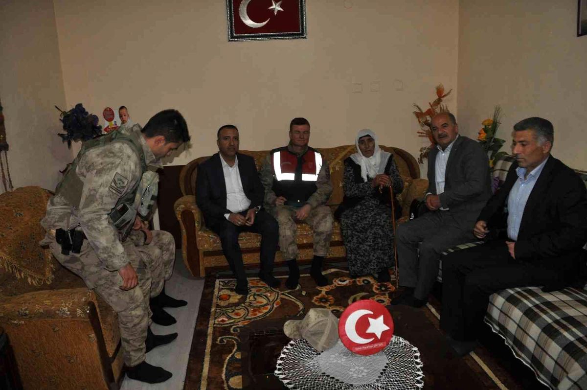 Son dakika: Bulanık'ta şehit ailelerine bayram ziyareti