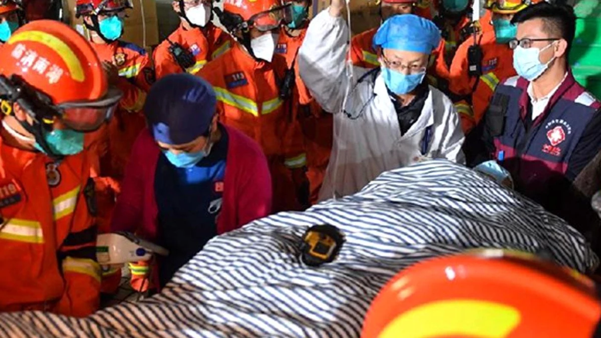 Çin\'in Changsha Şehrinde Çöken Binanın Enkazından Dokuzuncu Kişi Kurtarıldı