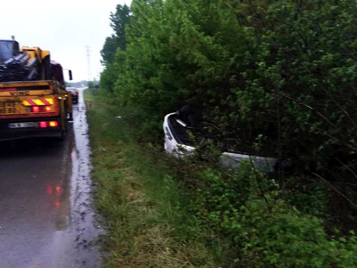 D140'da kontrolden çıkan araç şarampole yuvarlandı