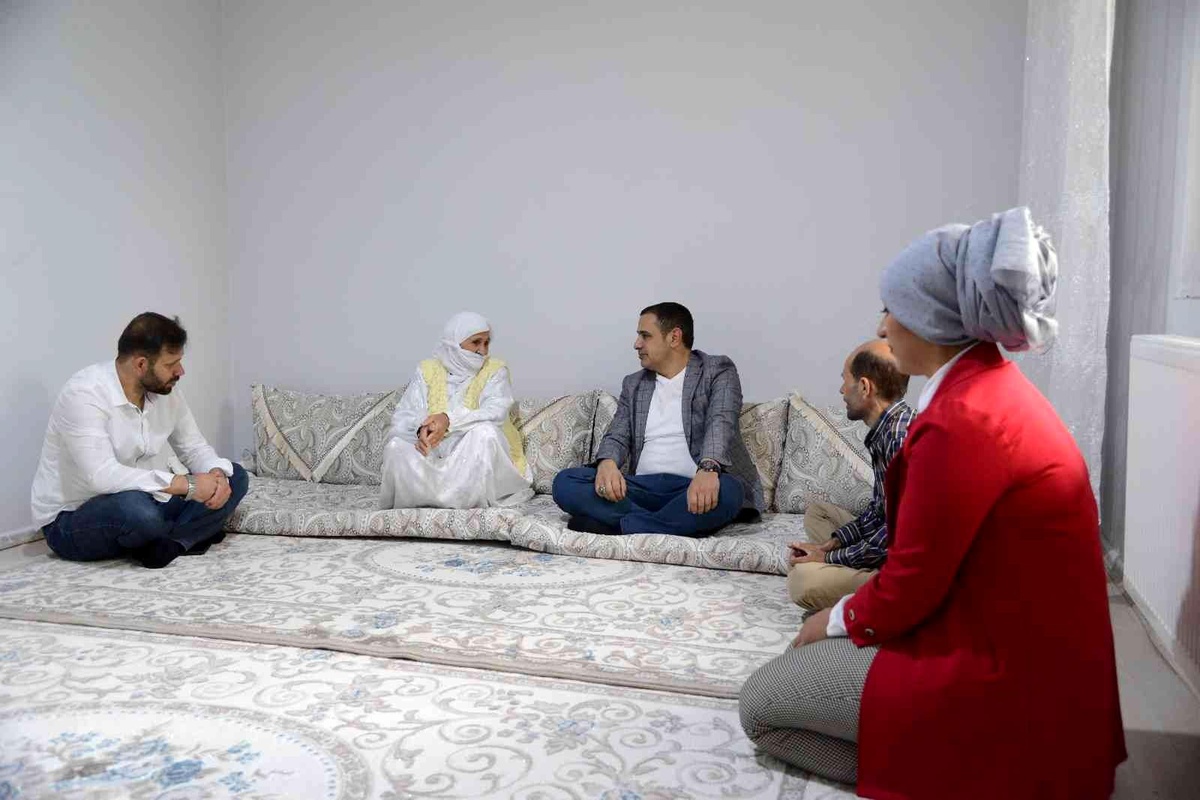 Diyarbakır\'da ulu çınarlar ve hastalar bayramda unutulmadı