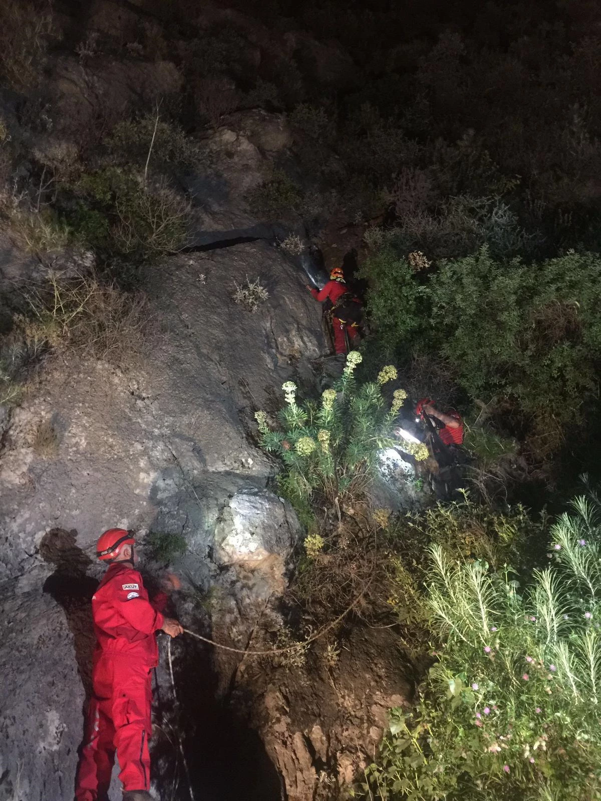 Fethiye\'de kayalık alanda mahsur kalan turist kurtarıldı