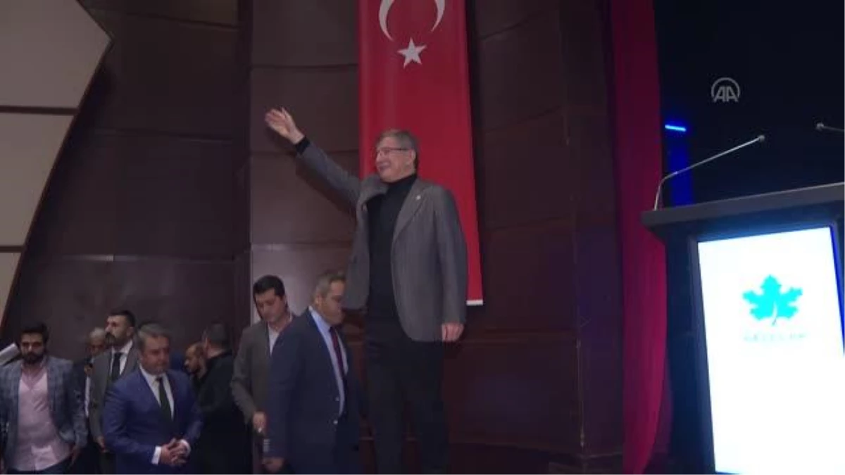 Gelecek Partisi Genel Başkanı Davutoğlu, İstanbul\'da partililerle bayramlaştı