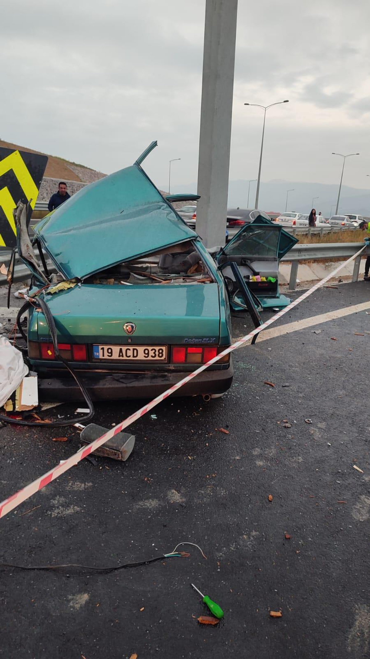 Son dakika haberleri! İzmir\'de trafik kazasında 2 kişi öldü, 3 kişi yaralandı