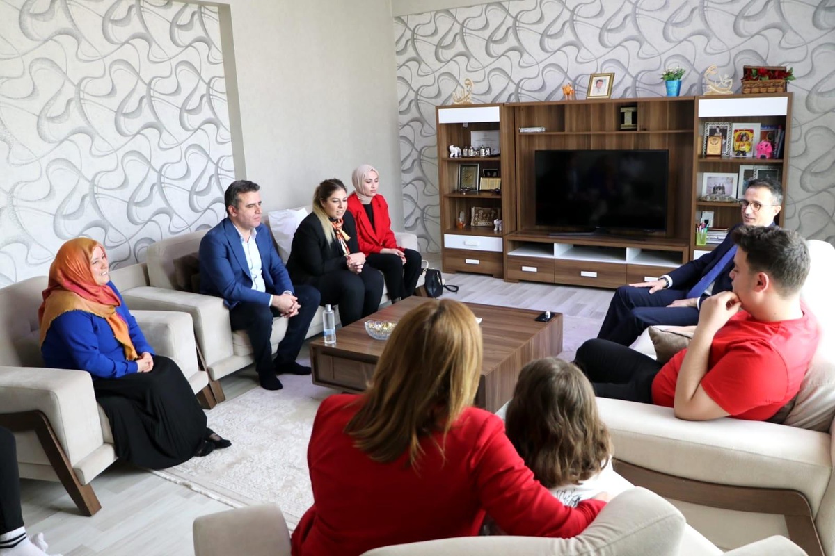 Kayapınar Kaymakamı ve Belediye Başkan Vekili Karaman\'dan bayram ziyaretleri