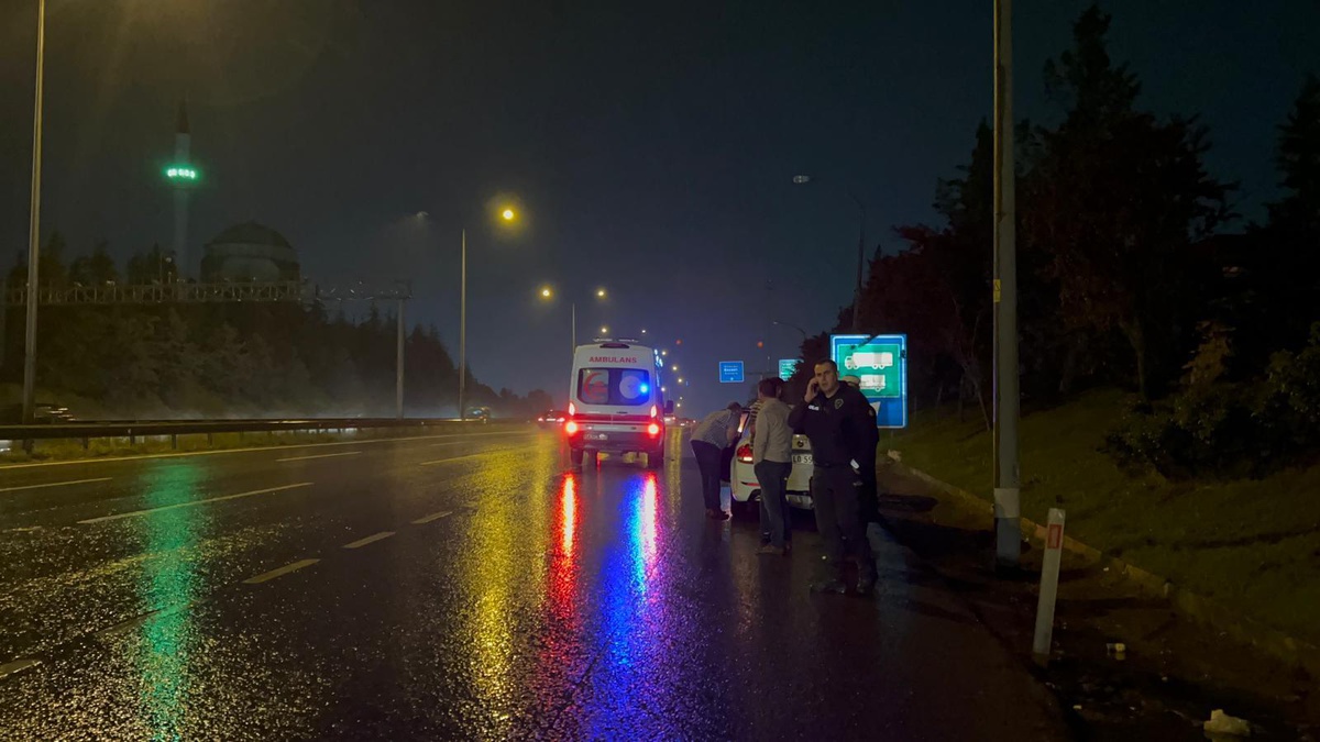 Kocaeli\'de iki otomobilin çarpışması sonucu bir kişi yaralandı