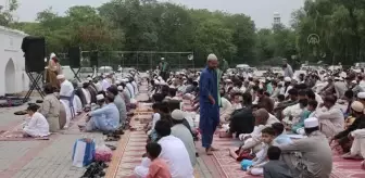 RAWALPİNDİ - Pakistan'da Ramazan Bayramı namazı