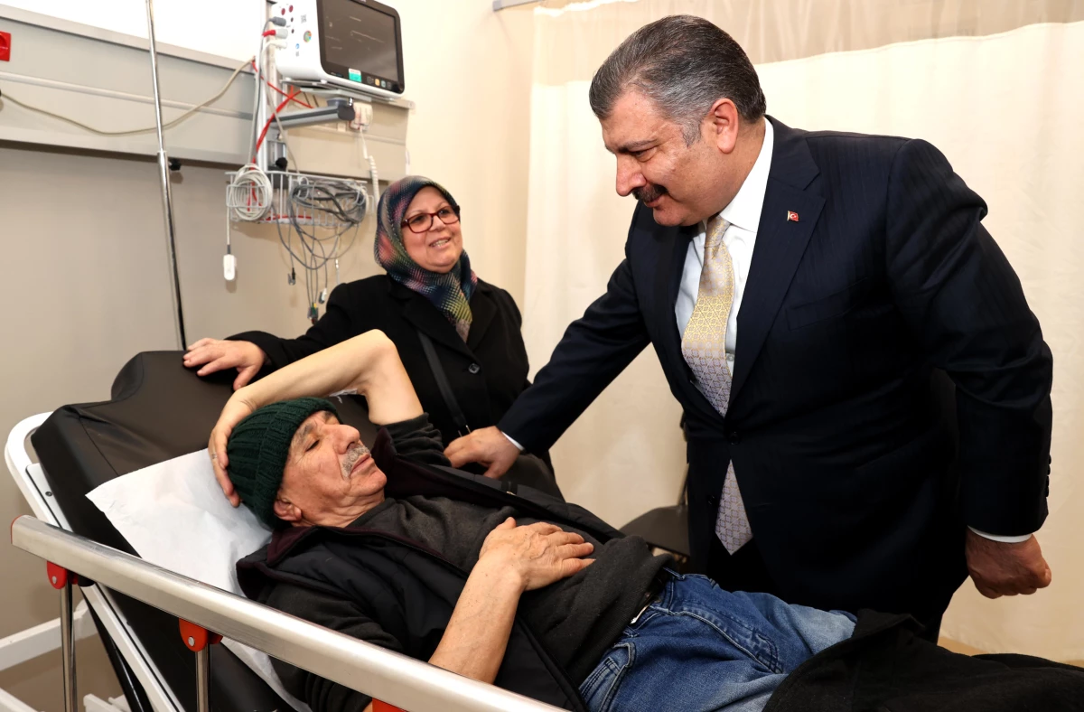 Sağlık Bakanı\'ndan hastanelerin acil servislerine bayram ziyareti