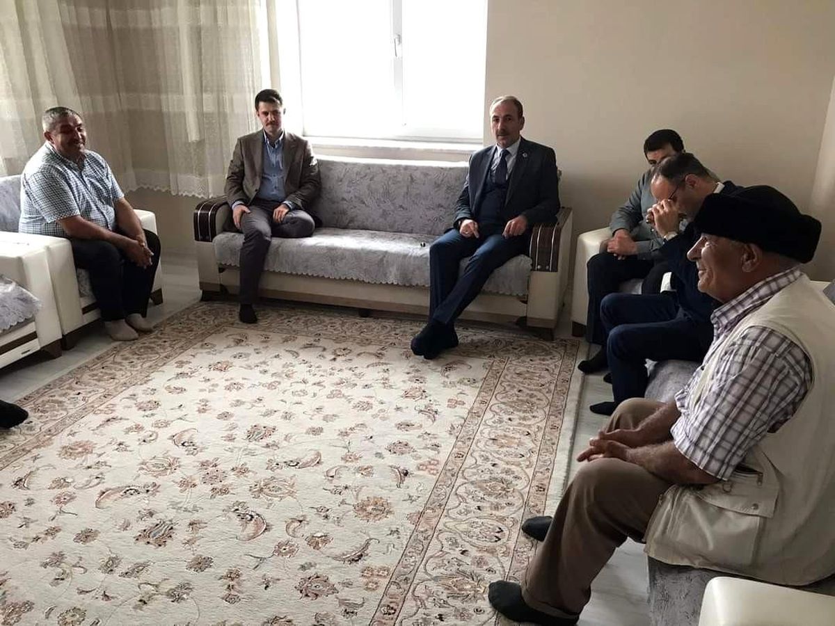 Son dakika haberleri... Tomarza protokolü şehit aileleri ile bayramlaştı