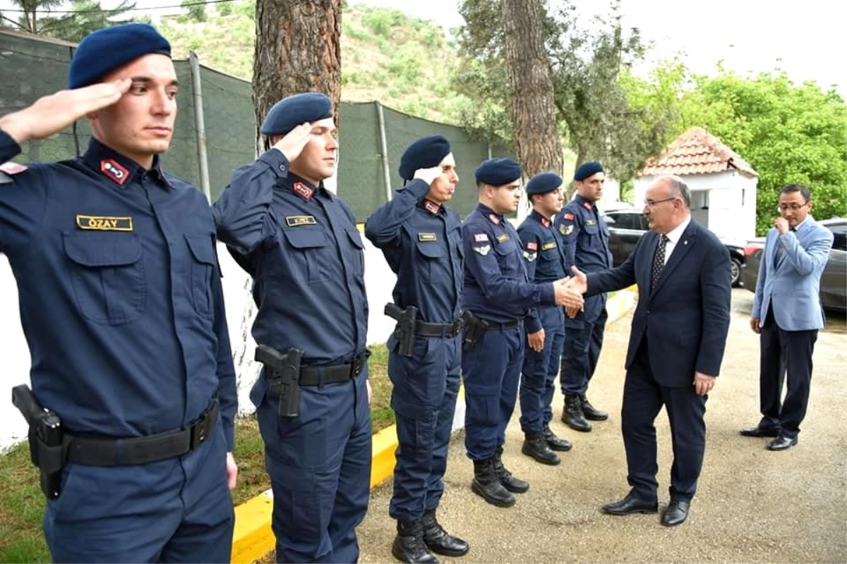 Vali Karadeniz ilçeleri ziyaret ederek bayramlaştı