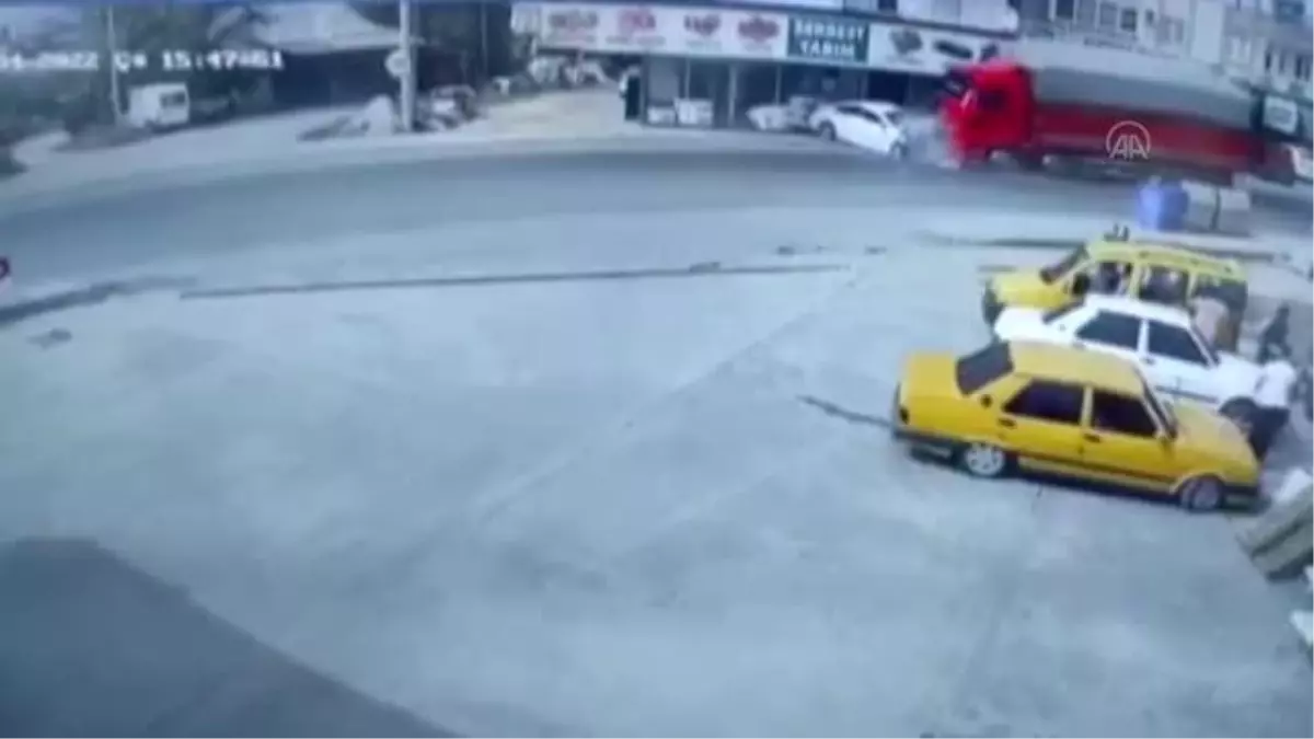 Son dakika haber: Alanya\'da otomobil ile kamyonun çarpıştığı kazada bir kişi öldü