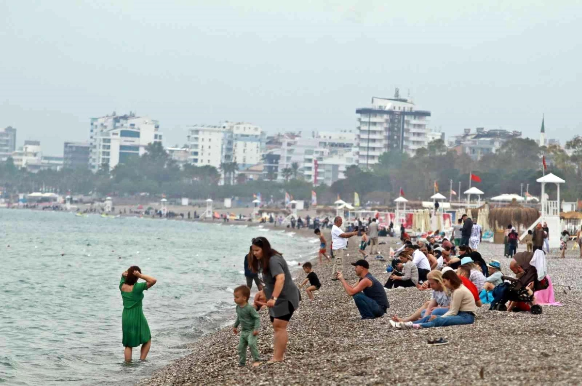 Antalya\'da bayram tatili bereketi: Doluluk oranı yüzde 80\'e ulaştı