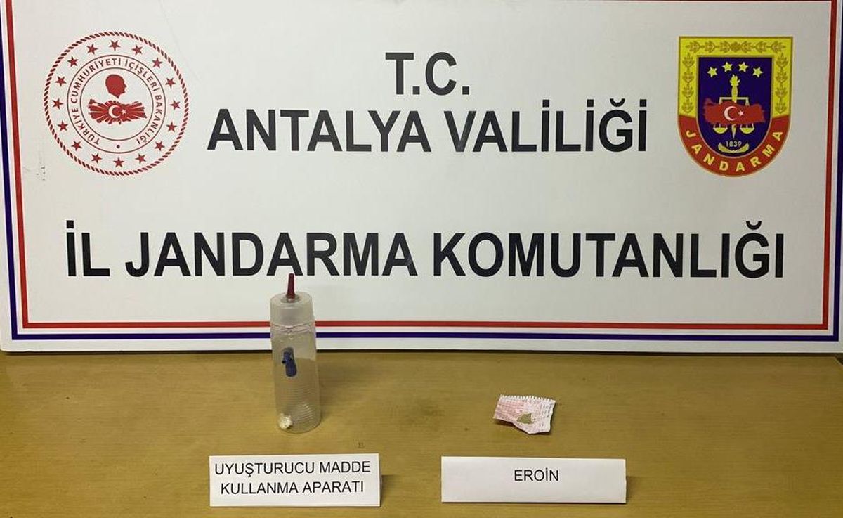 Son dakika! Antalya\'da uyuşturucu operasyonunda 3 kişi yakalandı
