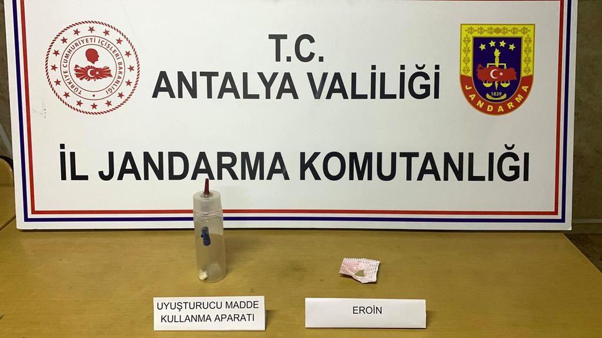 Antalya\'da uyuşturucu ticareti: 3 gözaltı