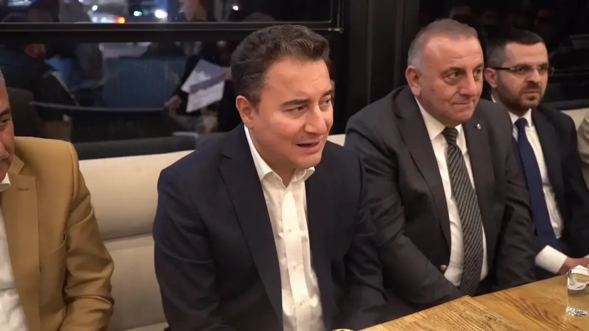Babacan: 'Zamanında Yaptık, Yeniden Yapmak Çok Zor Değil. Ama Önce Şu Kadronun Bir Değişmesi Gerekiyor. Maç Çok Uzadı'