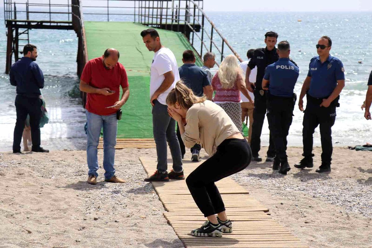 Denize giren Norveç uyruklu turist hayatını kaybetti, yakınları gözyaşlarına boğuldu
