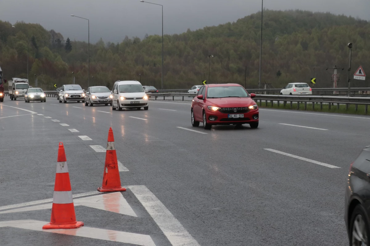 Dönüş yolundaki tatilciler trafikte yoğunluk oluşturuyor