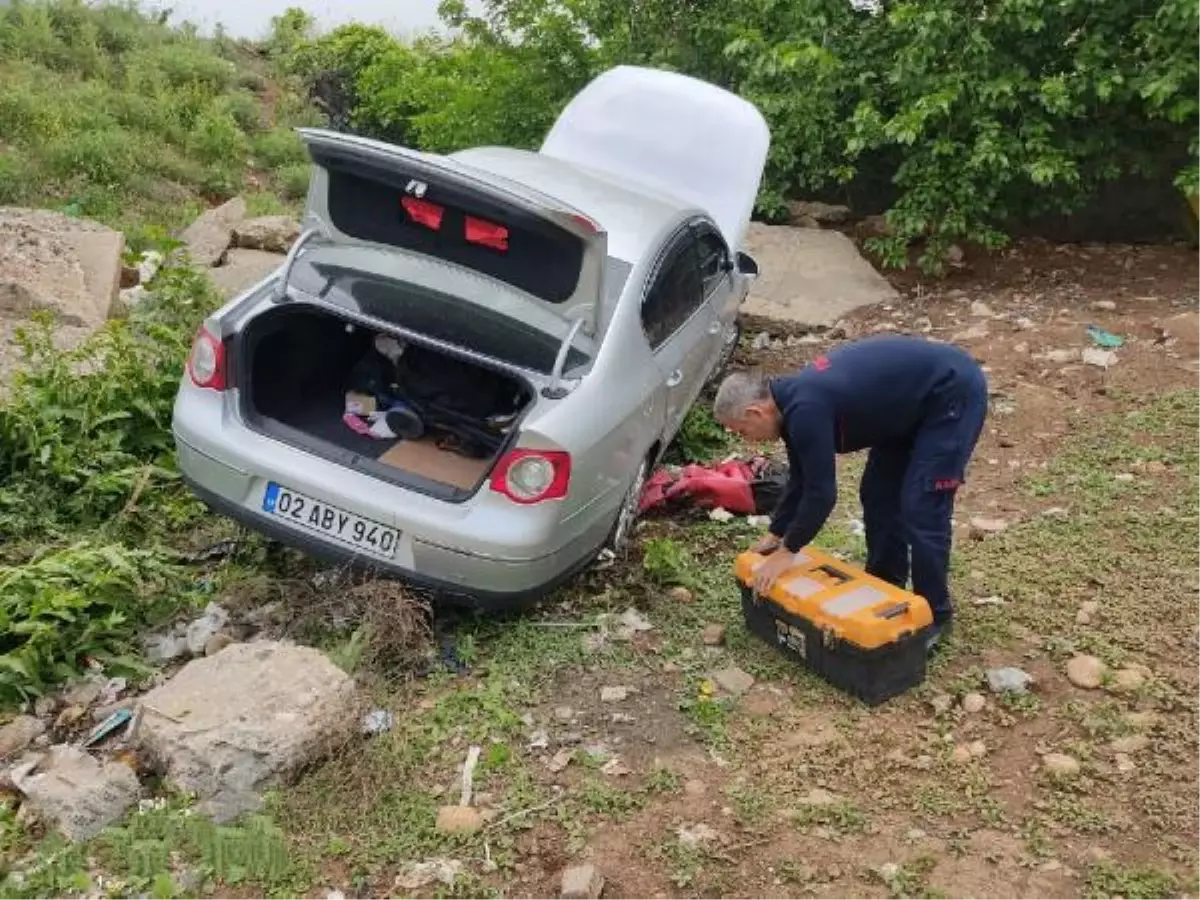 Ehliyetsiz sürücü, otomobille motosiklete çarptı; Erkan öldü, babası yaralı