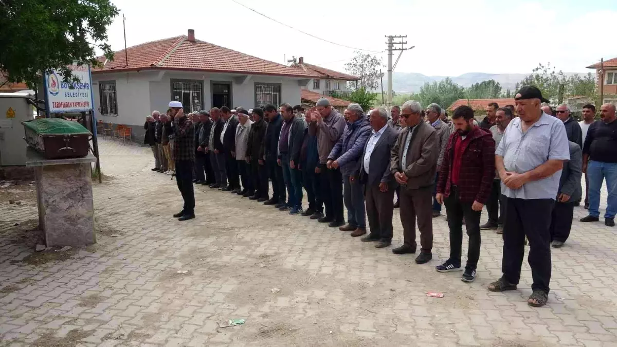 Enver Ağabeyin kardeşi son yolculuğuna uğurlandı