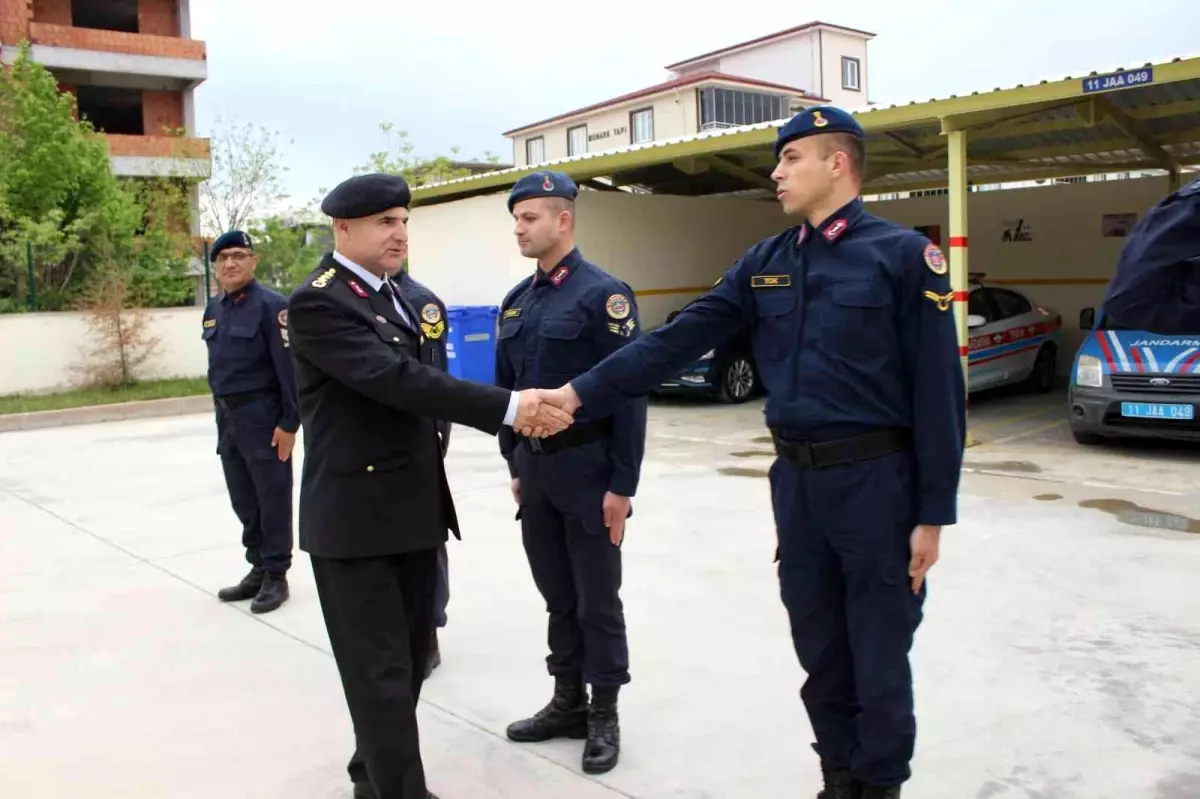 İl Jandarma Komutanı\'ndan askerlere ve şehit ailesine bayram ziyareti