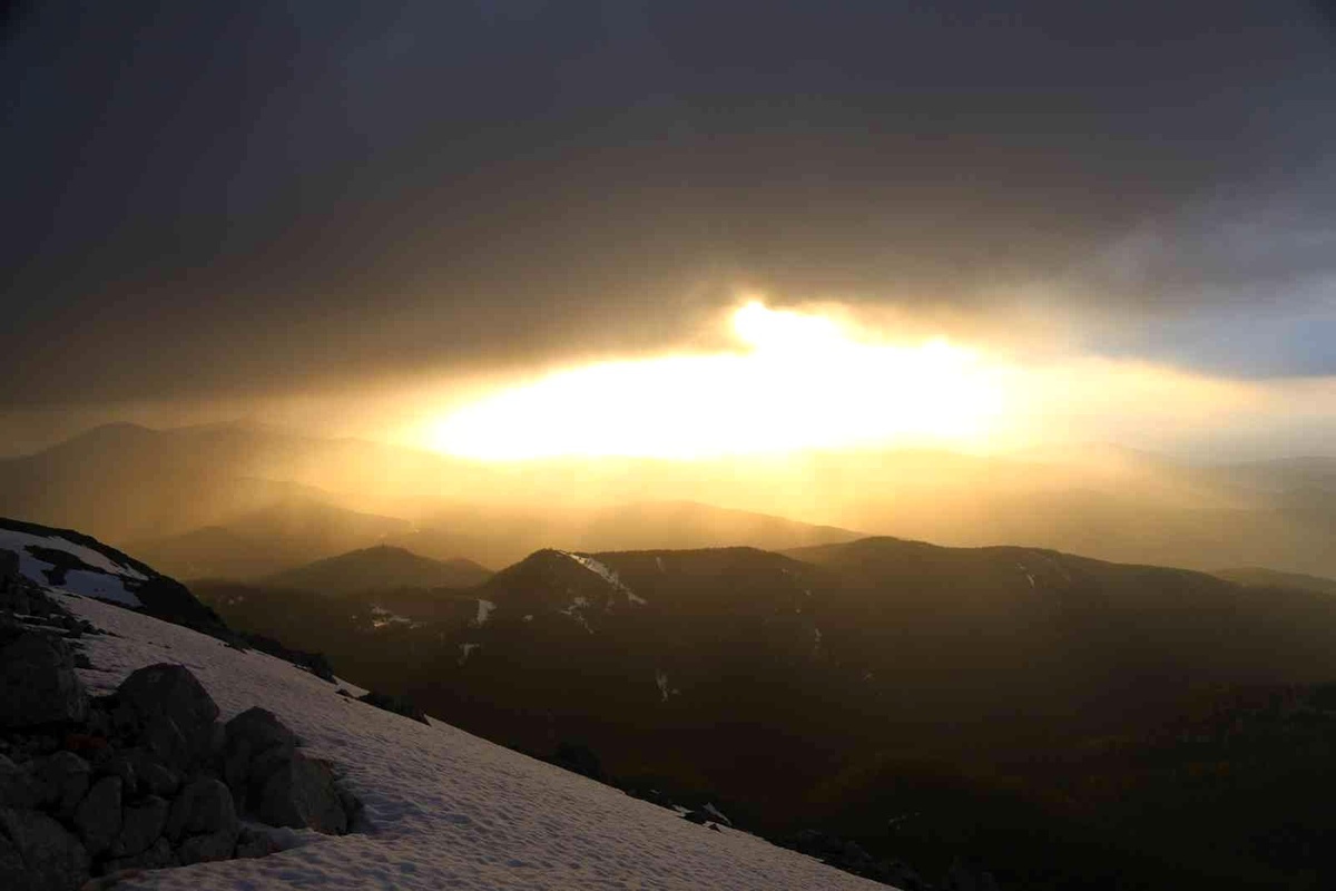 Ilgaz Dağı\'nın zirvesinde mest eden gün batımı