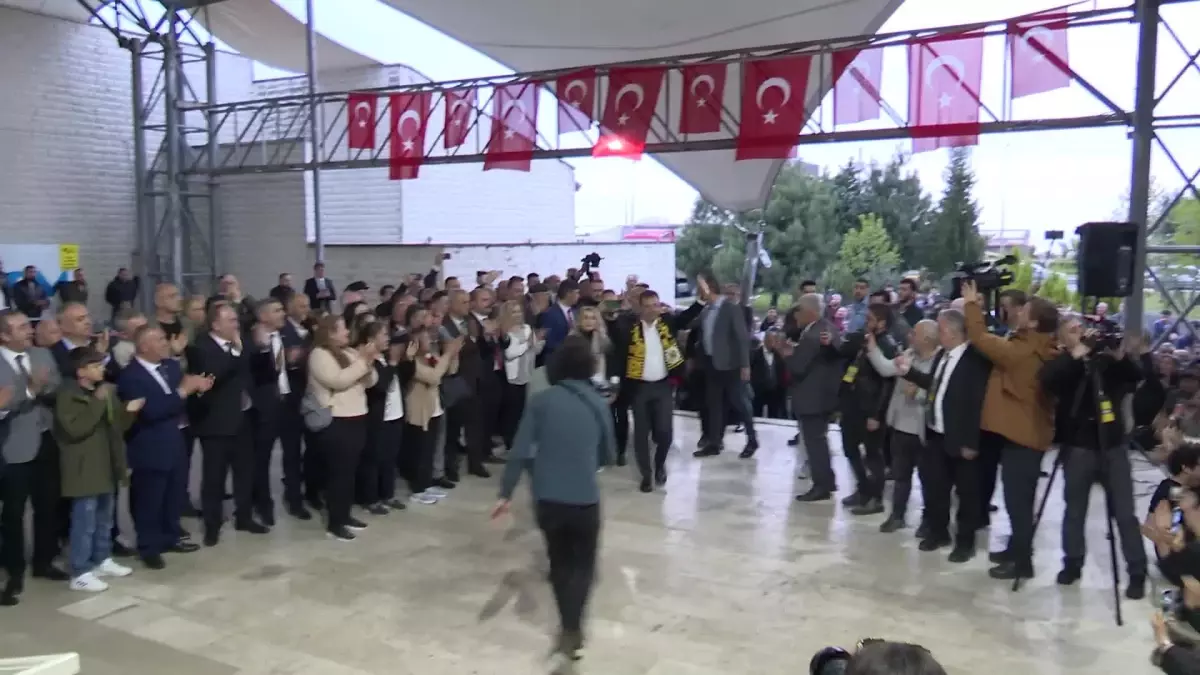 İmamoğlu Arhavi'de: 'Ekrem Kadar Taş Düşsün' Diyeceğim... Demeyeceğim. Onları Ezmek İstemiyorum.