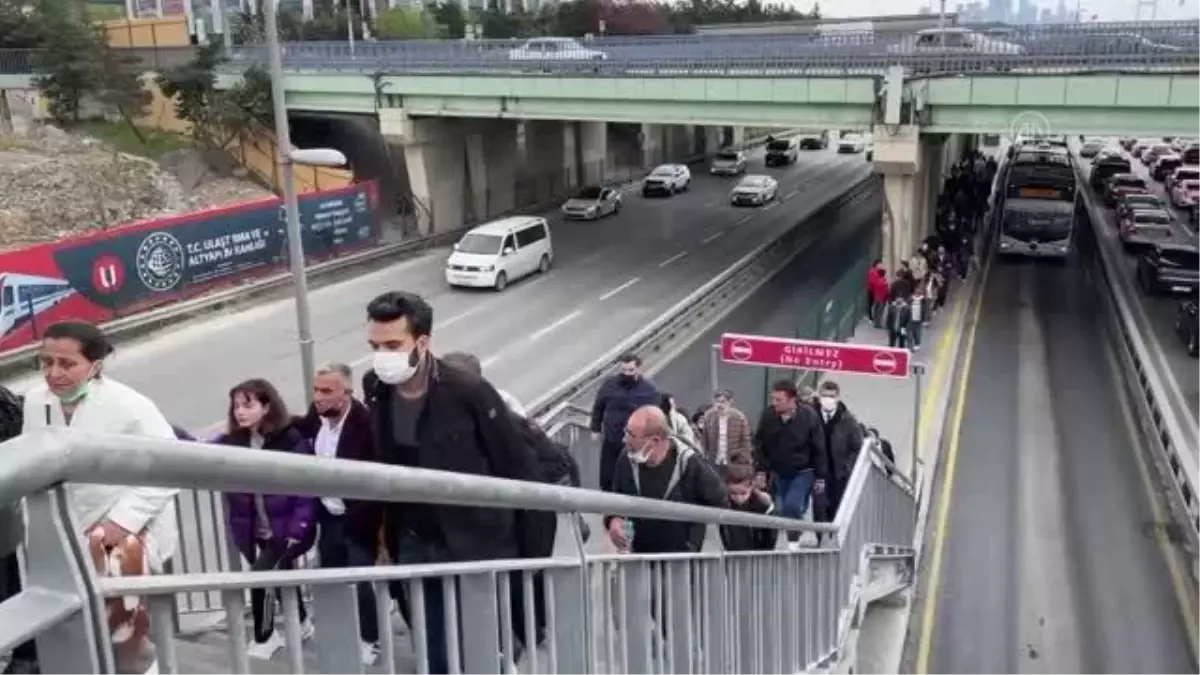 Toplu ulaşımda yoğunluk yaşanıyor