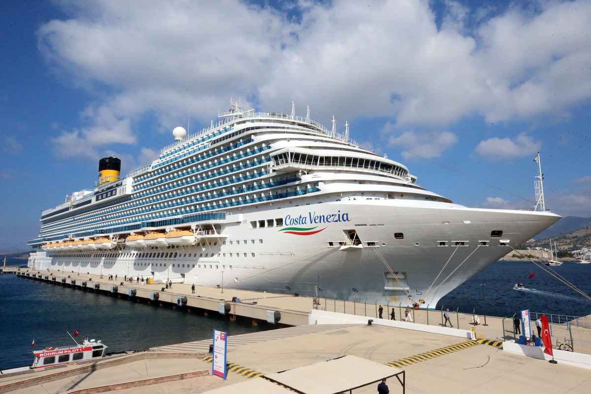 İtalya bandıralı kruvaziyer Costa Venezia, Bodrum\'a yanaştı