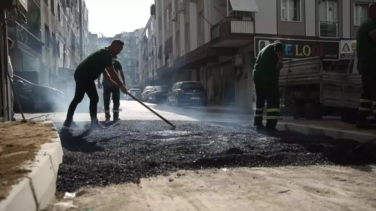 Konak'ta Bozuk Yol ve Kaldırımlar Onarılıyor