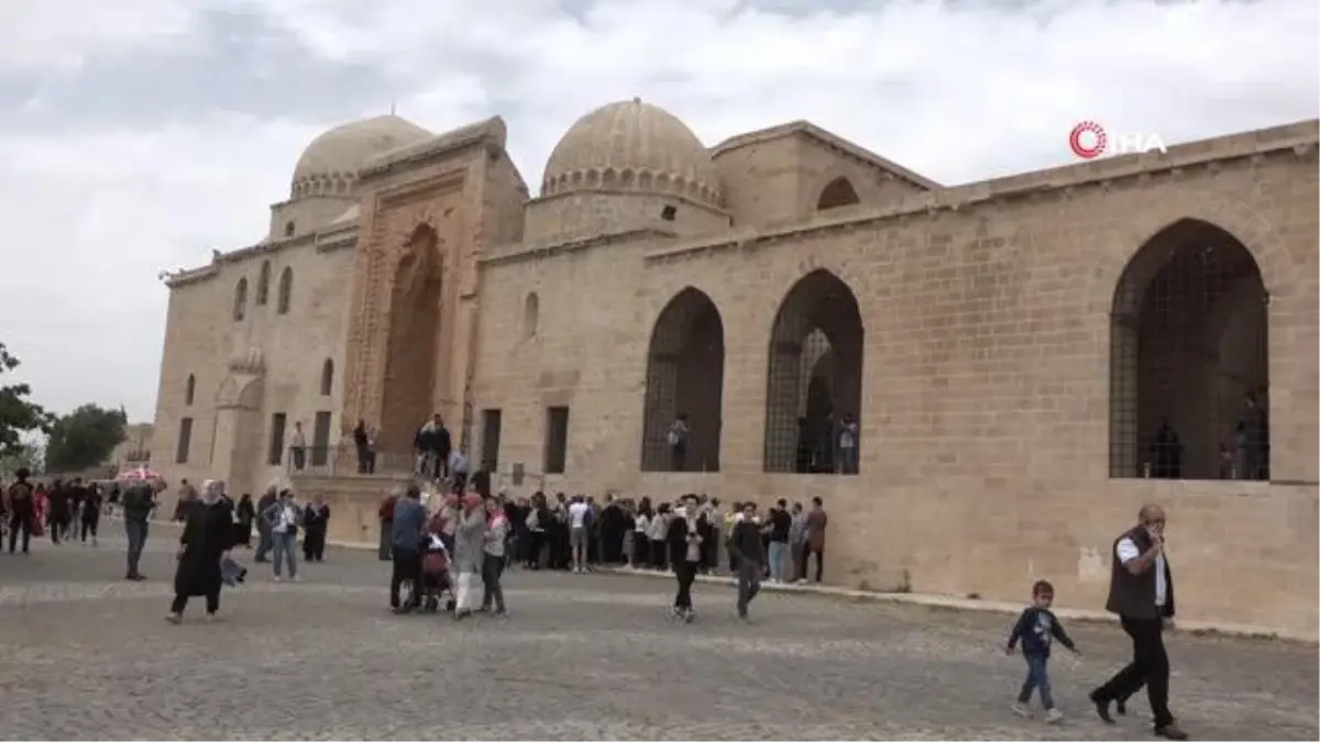 Mardin\'de tarihi mekanlar, caddeler ve meydan doldu taştı