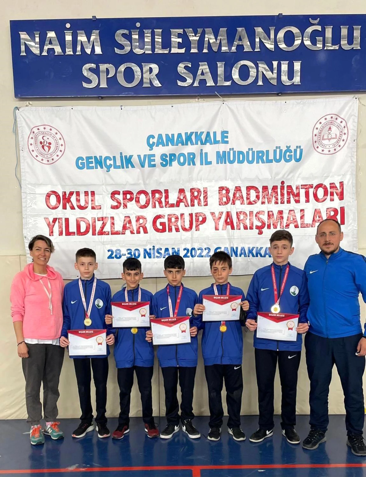 Osmangazili badmintoncular birincilik kürsüsünde