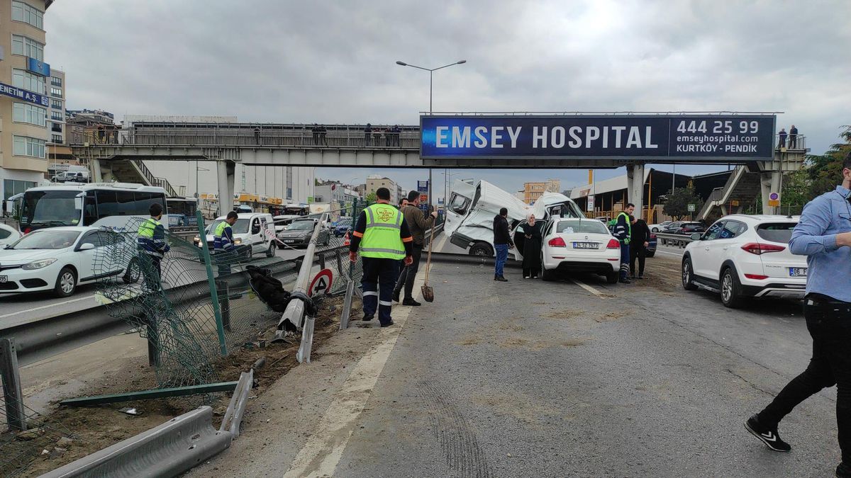 Pendik'teki trafik kazasında 2 kişi yaralandı