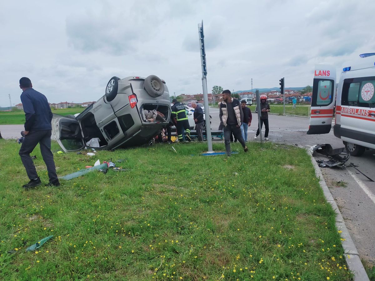 Son dakika haber | Tekirdağ'da iki otomobilin çarpıştığı kazada 4 kişi yaralandı