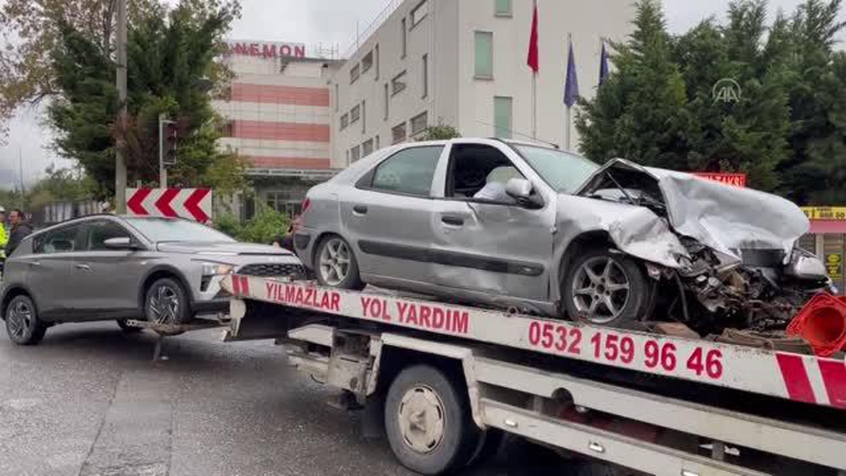 Trafik kazasında 5 kişi yaralandı