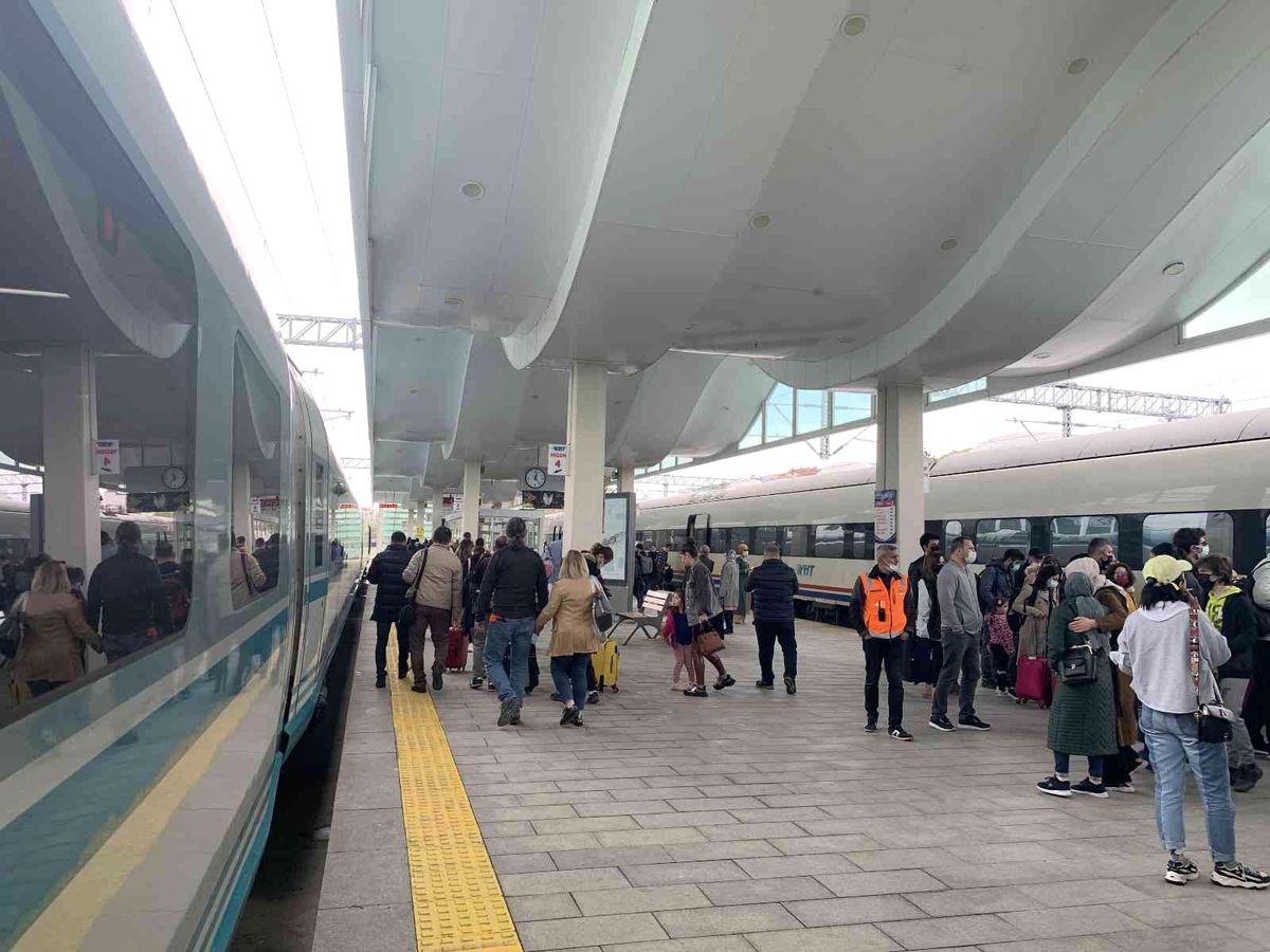 Tren garında bayram yoğunluğu