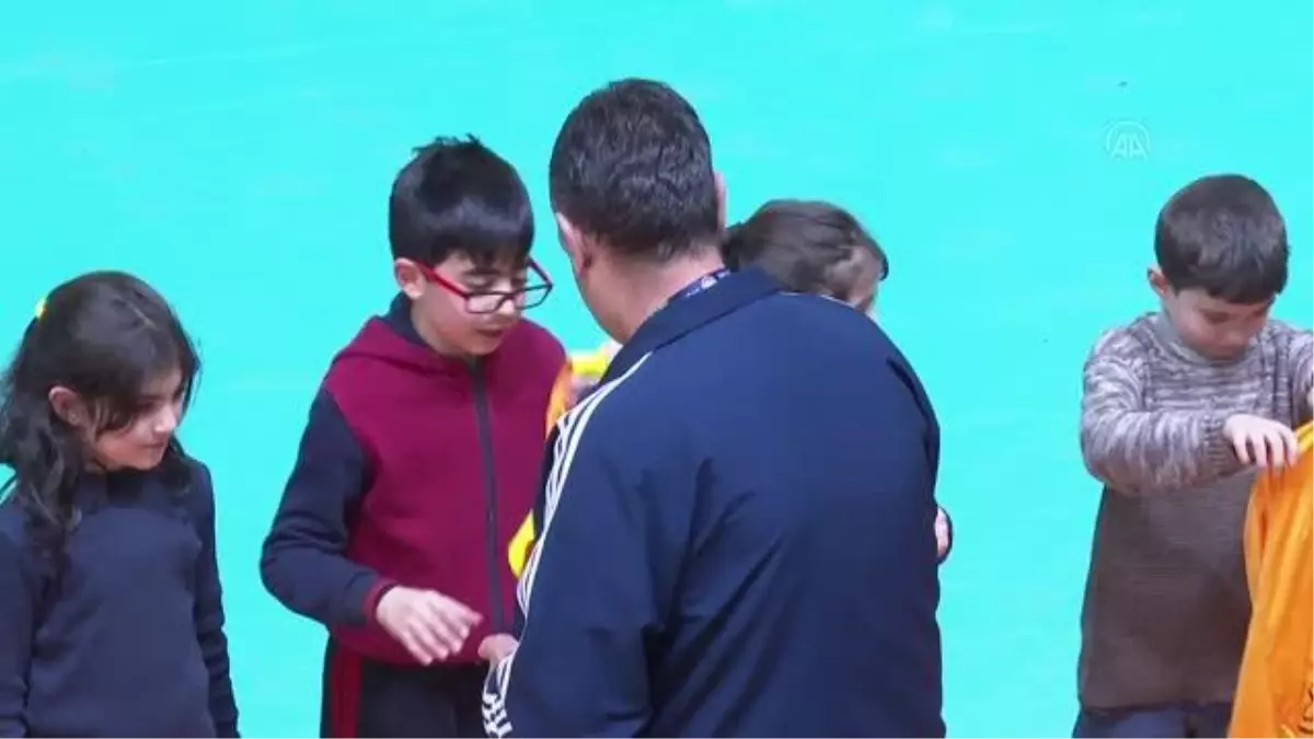 Yabancı uyruklu ilkokul öğrencilerinin hentbol tutkusu