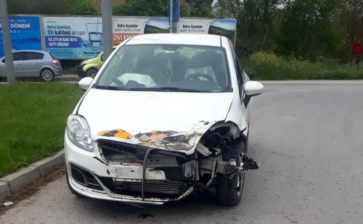 Son dakika haberleri: Ambulans ile otomobil çarpıştı: 2 yaralı