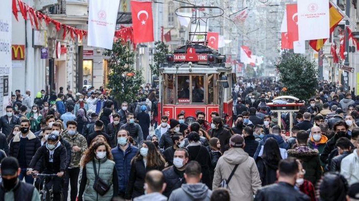 Bilim Kurulu üyesinden maske açıklaması: Haziranda tüm kısıtlamaların kaldırılmasını bekliyoruz