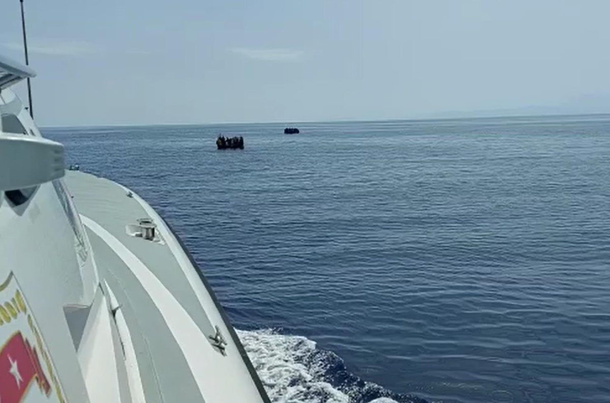 Yunanlar denizin ortasına bıraktı