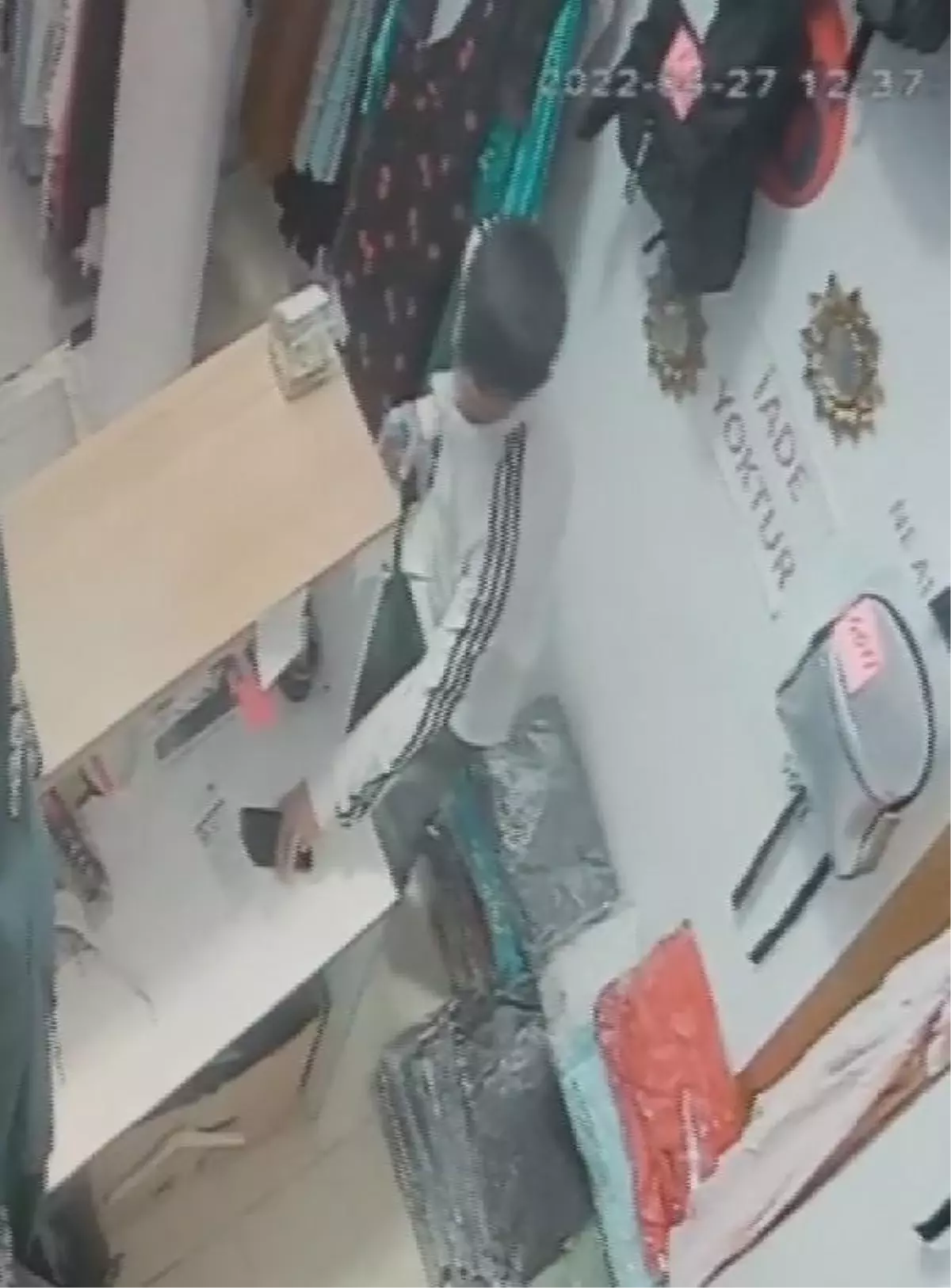 ESENLER\'DE TELEFON HIRSIZLIĞI KAMERADA