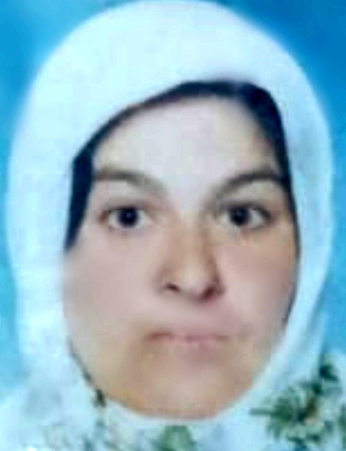 Evinin önünde düşen kadın hastanede hayatını kaybetti