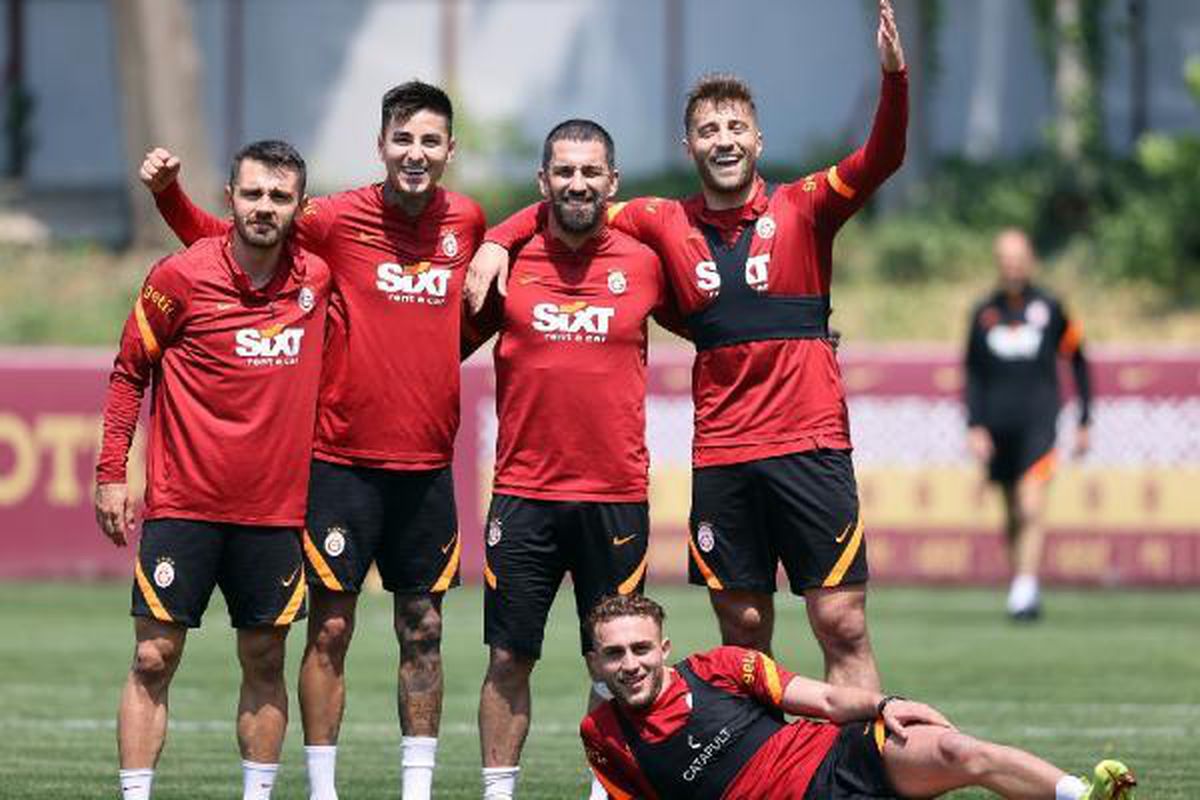 Galatasaray\'da Marcao, Pena ve Omar saha çalışmalarına başladı
