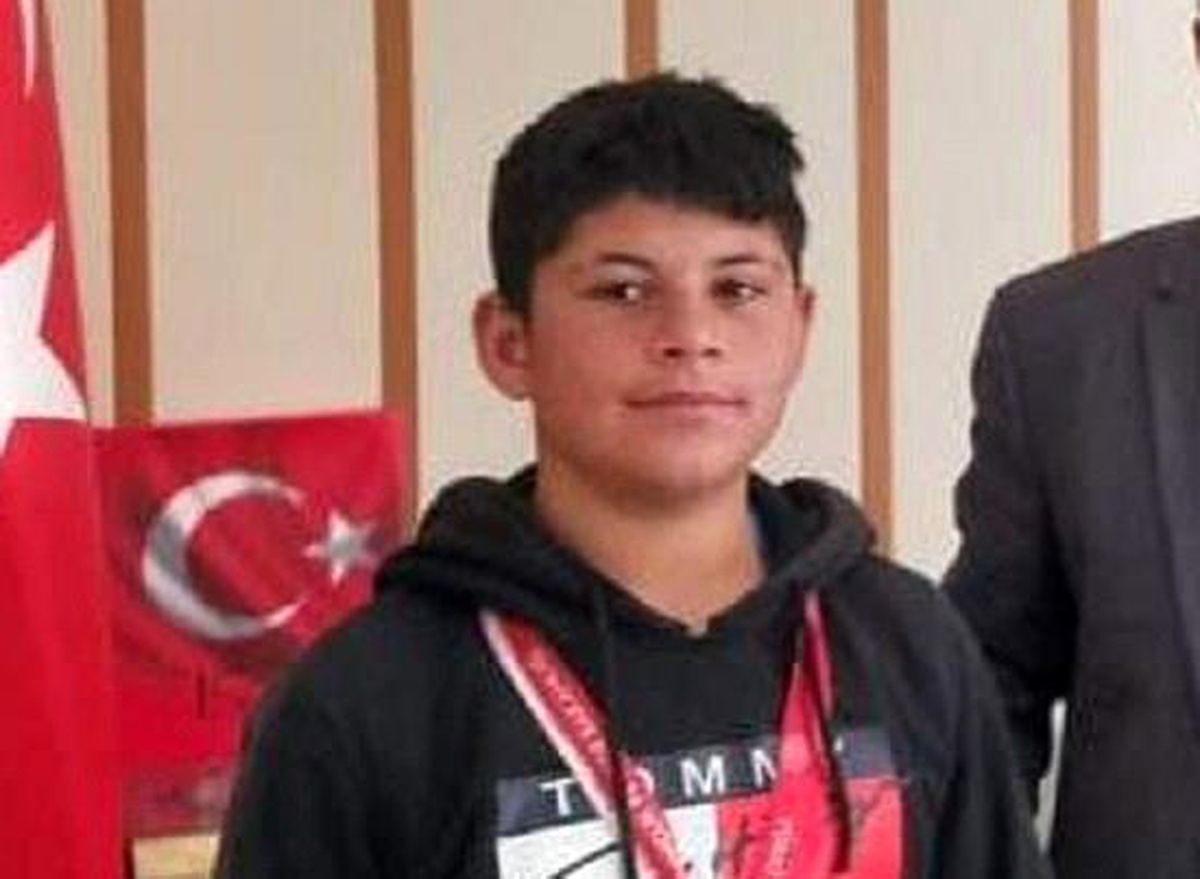 İzmir\'de trafik kazasında yaşamını yitiren genç sporcu defnedildi