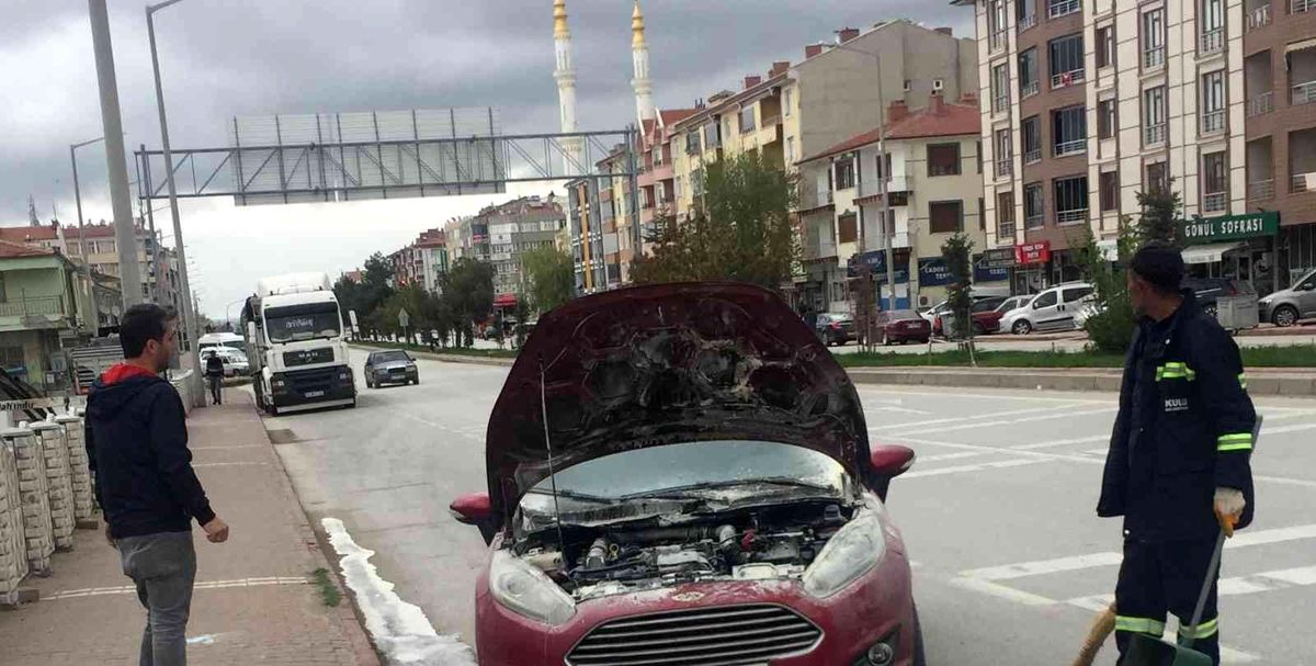 Konya\'da otomobilde yangın paniği