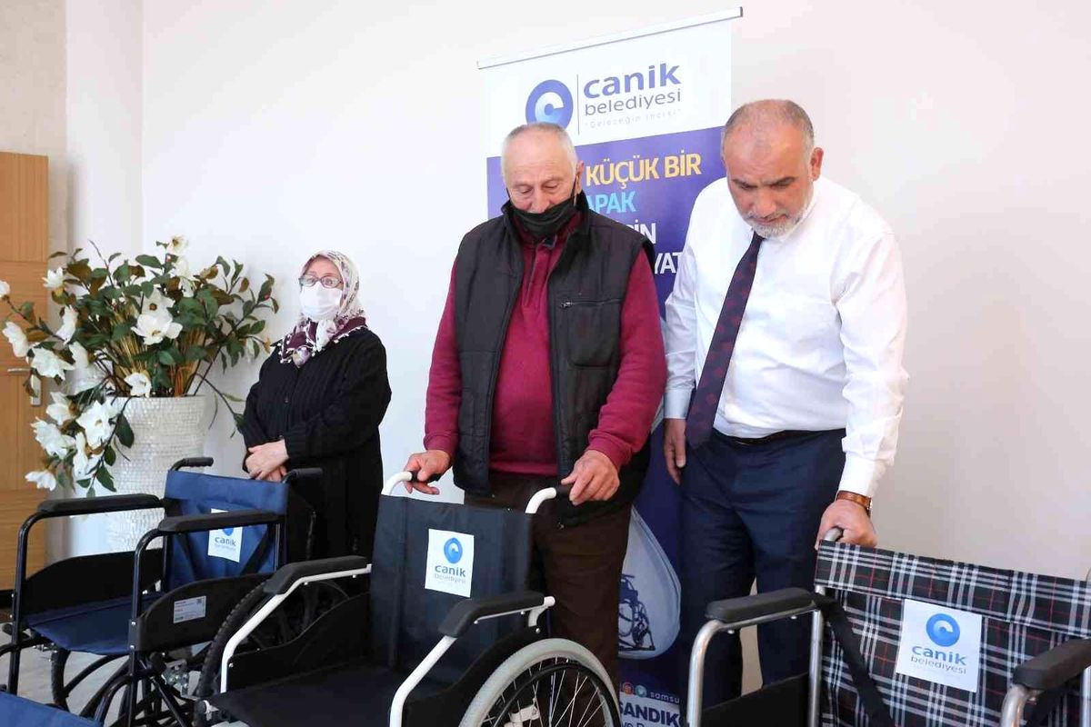 Toplanan mavi kapaklar engellilere tekerlekli sandalye oldu