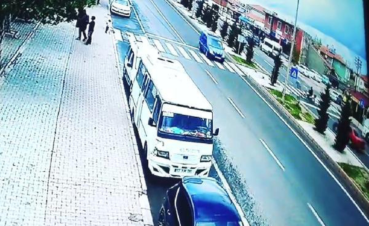 Otomobilin çarptığı motosikletin sürücüsü öldü