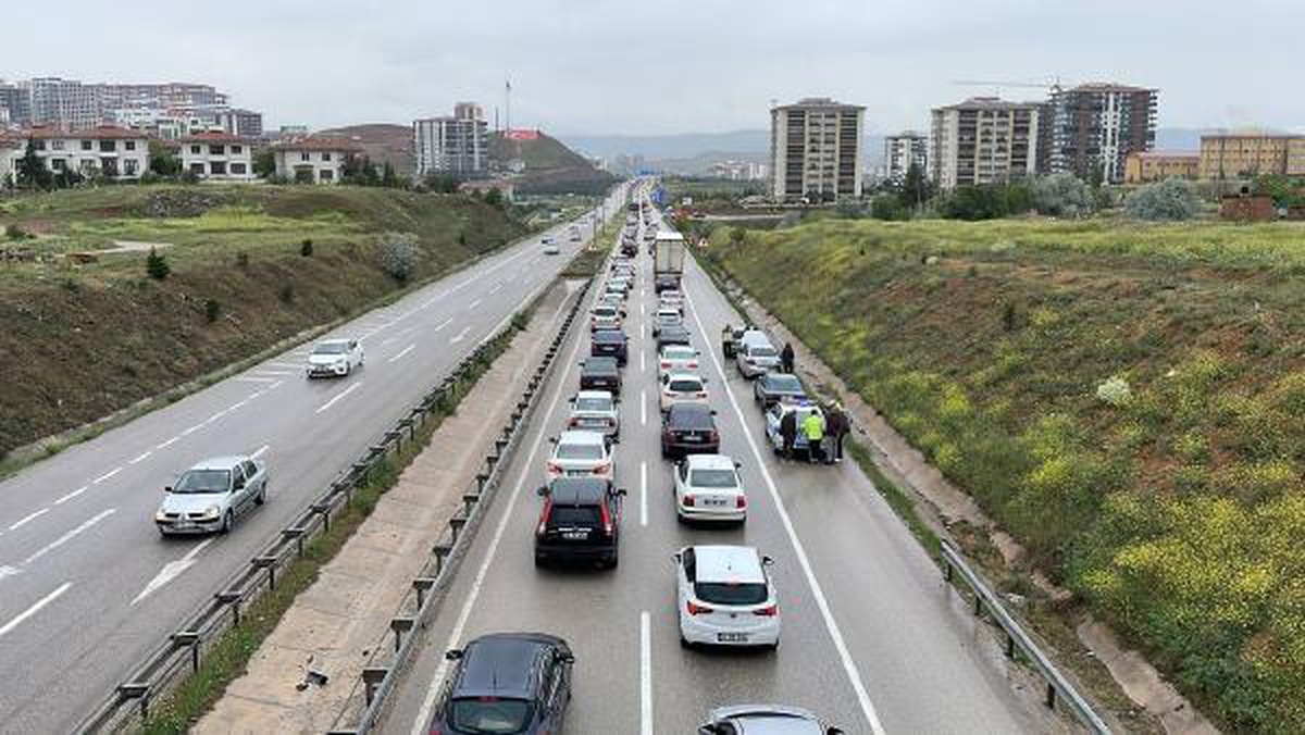 Ramazan Bayramı\'nda \'kilit kavşak\'tan 414 bin araç geçti