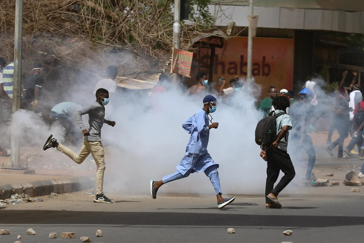 Son dakika haberi | Sudan\'da yüzlerce kişi askeri yönetimi protesto etti
