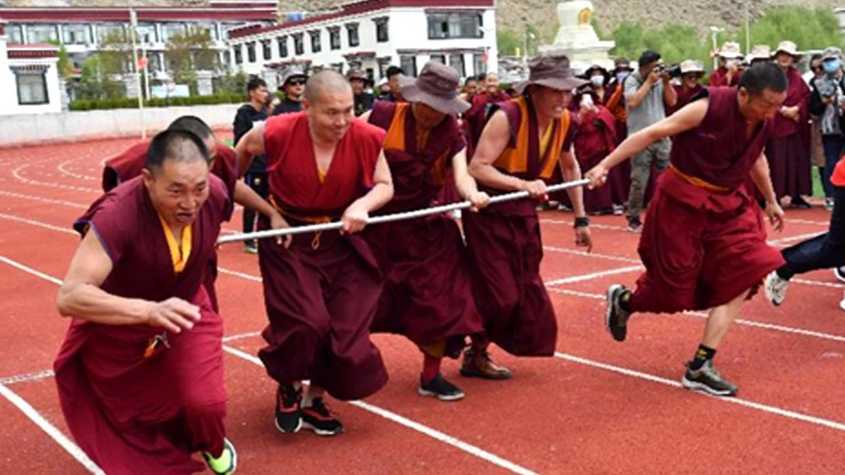 Tibet\'teki Budist Teoloji Enstitüsü\'nde Spor Etkinliği