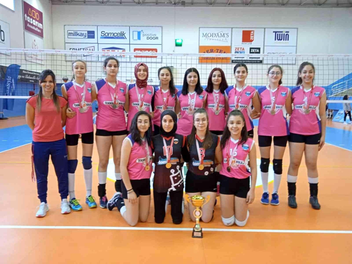 Voleybol Altyapılar Türkiye Şampiyonası\'na Kayseri 7 takım ile katılacak